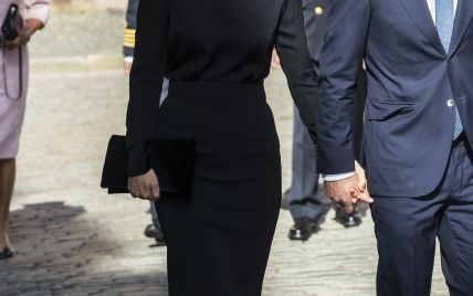 Рівняються на королеву: елегантні шведські принцеси Вікторія і Софія відвідали Стокгольмський собор