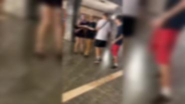 В Киеве подростки избили в метро девушек за цвет волос (видео 18+)