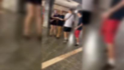 У Києві підлітки побили в метро дівчат за колір волосся (відео 18+)