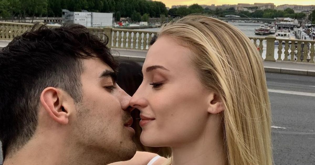 Звезда "Игры Престолов" Тернер опубликовала первые свадебные снимки