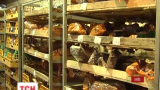 Клієнти київського супермаркету декілька днів спостерігали за щуром, який їв батон