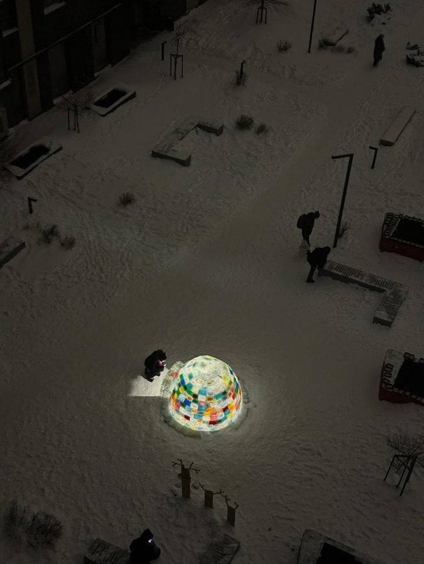 Цветная иглу изо льда во Львове / © соцмережі