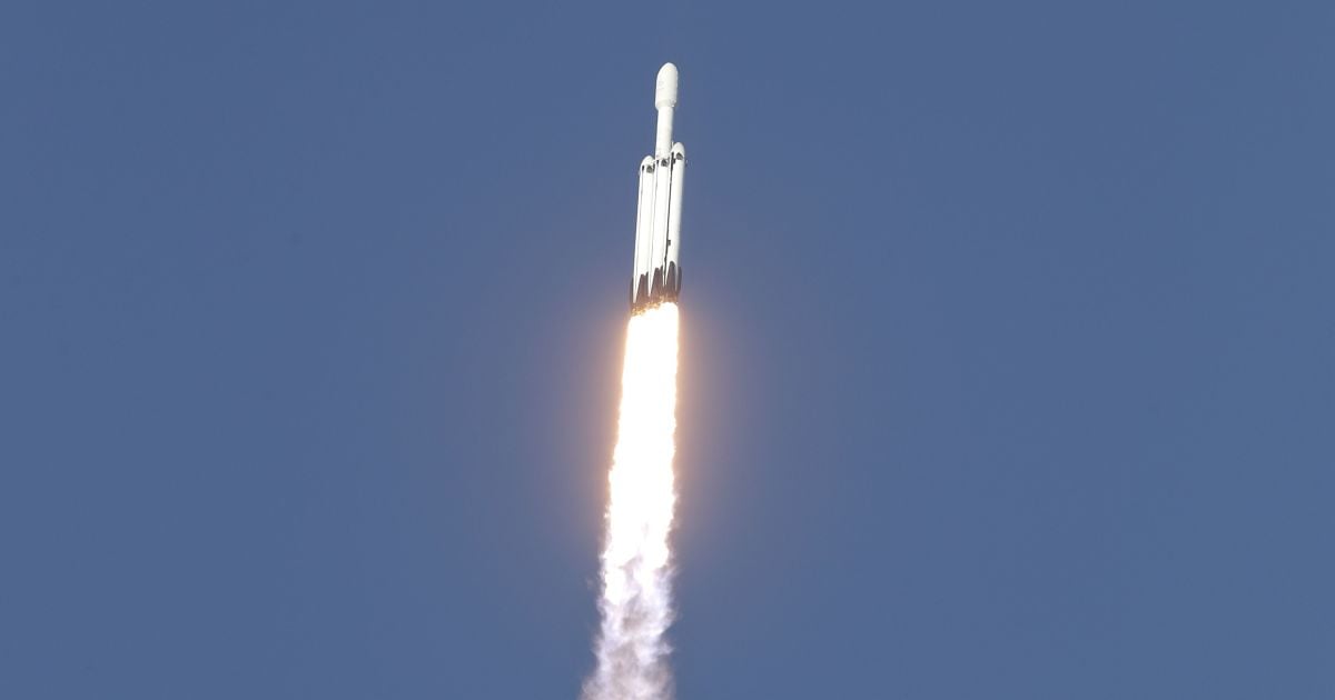 SpaceX загубила частину ракети Falcon Heavy в океані під час шторму