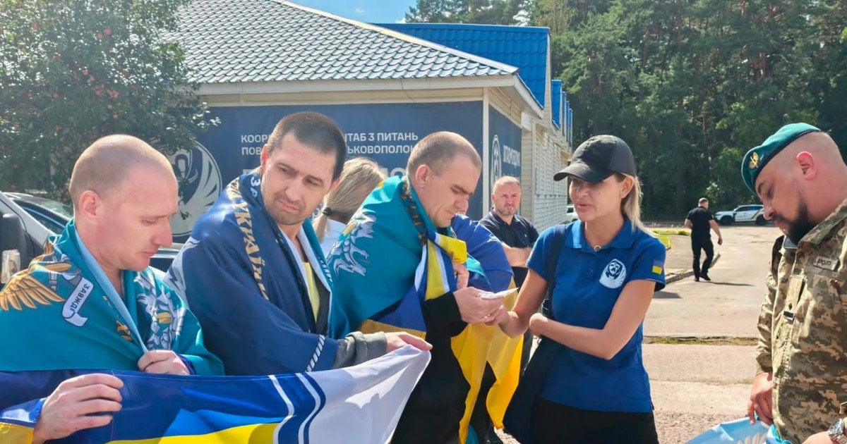 Україна повернула з полону 10 воїнів