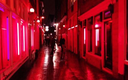 В Амстердаме часть квартала красных фонарей перенесут в специальный комплекс
