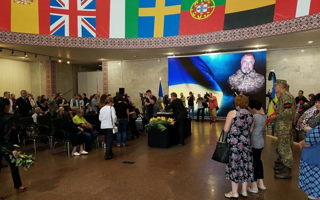 Олійник під час конфлікту вступився за свого сина, але його атакували / © ТСН.ua