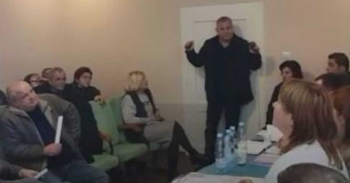 На Закарпатье депутат взорвал гранаты прямо во время сессии Керецковского сельсовета