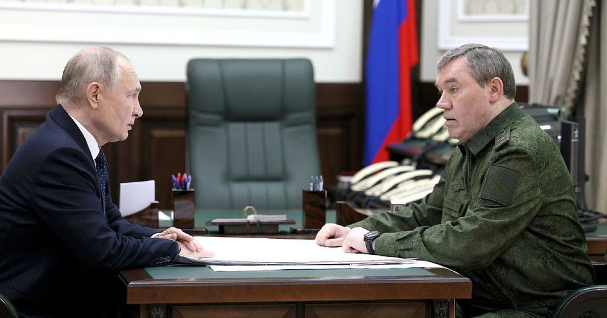 Президент РФ Владимир Путин и глава Генштаба Валерий Герасимов. Фото: росСМИ.