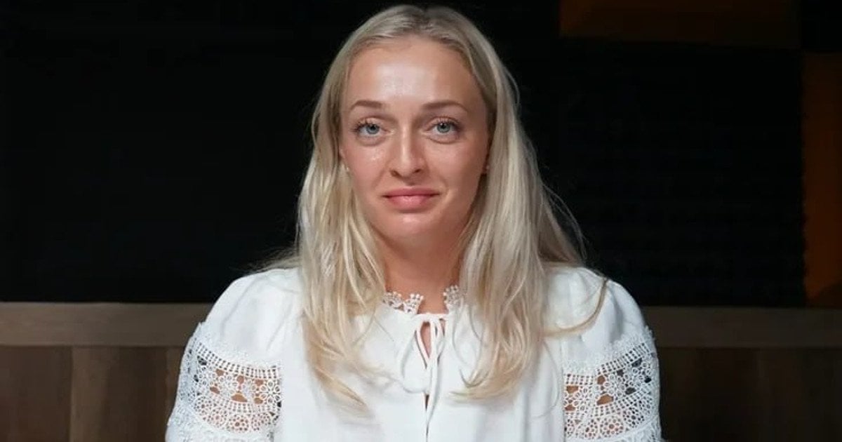 Сексуалды дөрекі шашты әйел аузына зәр шығарады