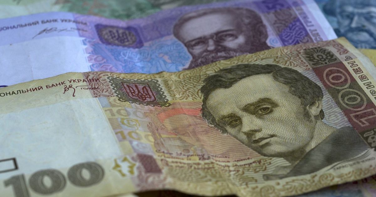 Страх або гіпноз: кияни слухняно віддають на вулицях гроші та золото зустрічній аферистці