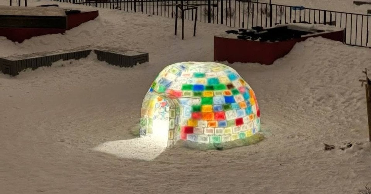 Кольорове іглу з льоду у Львові