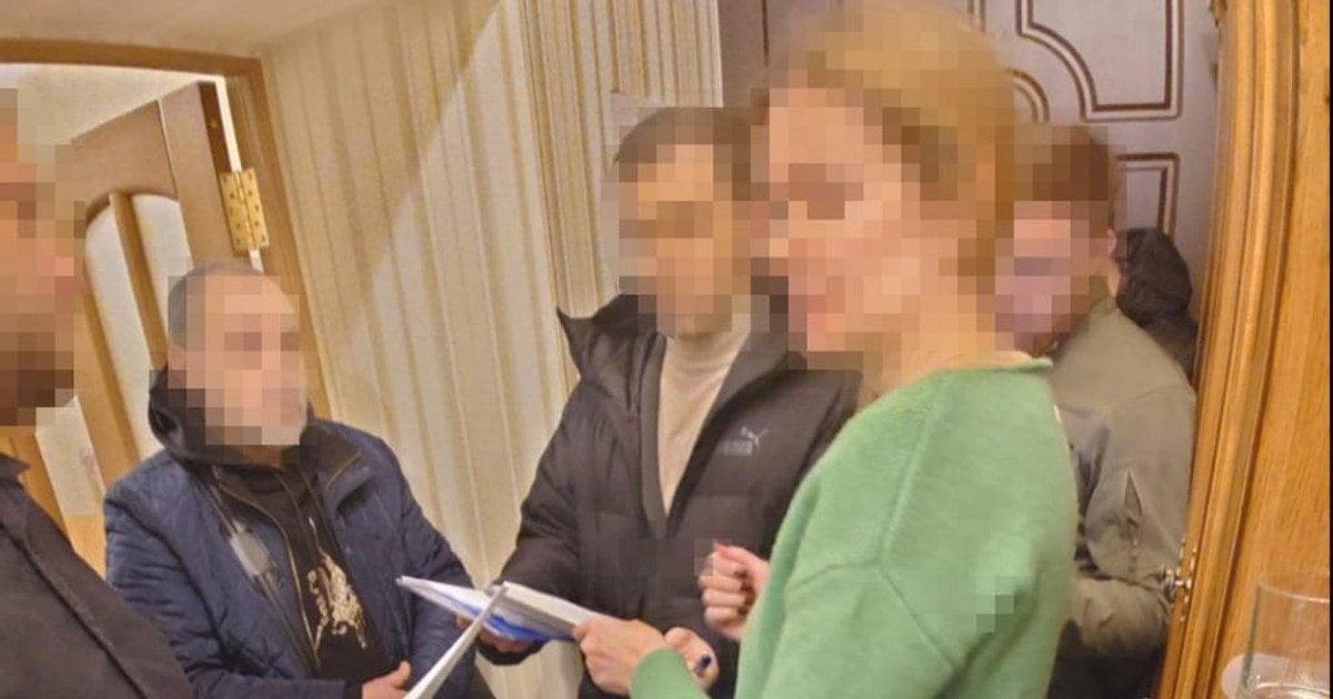 Народна депутатка очолила групу, яка вимагала $250 тис. за «санкції РНБО»