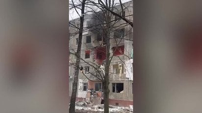 Атака РФ на Чернігів: є влучання у 5-поверхівку, виникла пожежа