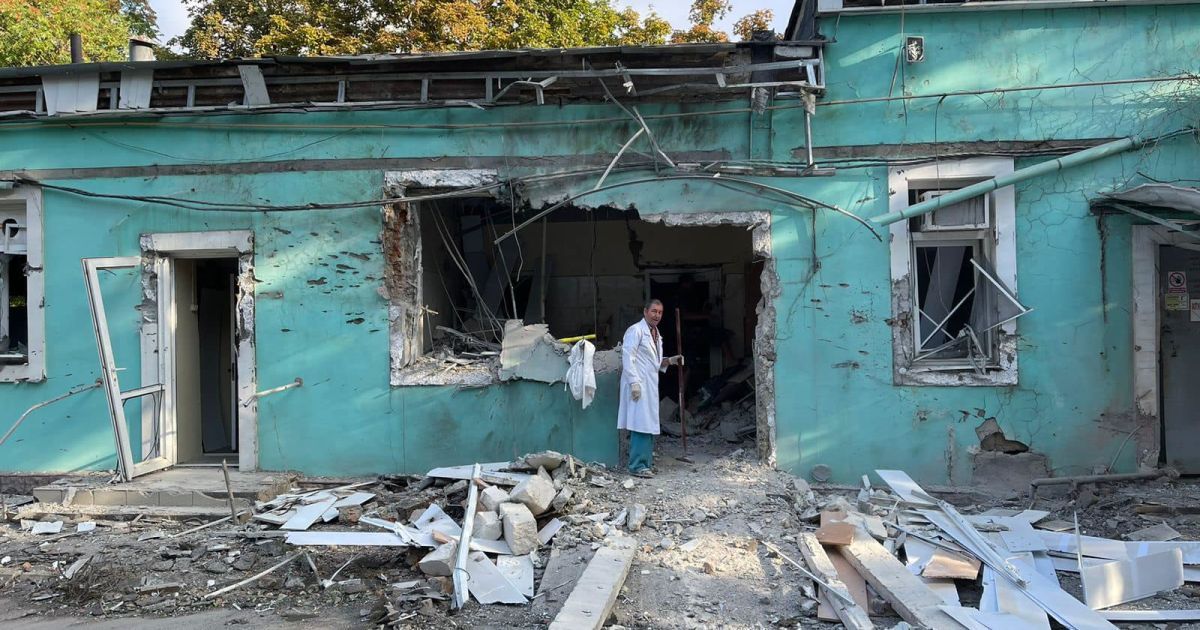 Россияне ударили по медучреждению в Херсоне.