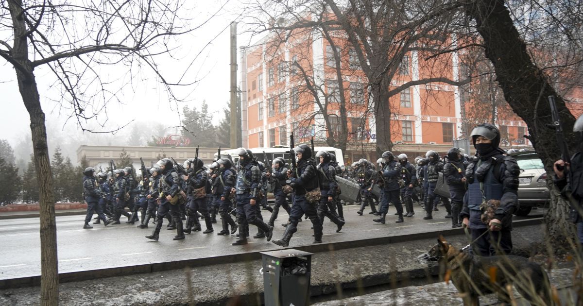 Знову збираються протестувальники: що відбувається зараз у казахських містах (фото, відео)