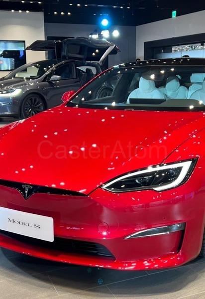 Tesla уверенно лидирует по показателям долговечности и пробега