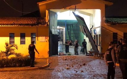 Из тюрьмы в Бразилии сбежали более сотни вооруженных заключенных