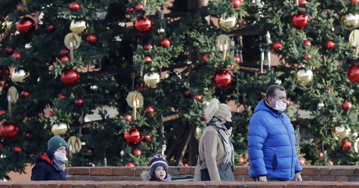 Как не инфицироваться коронавирусом во время новогодних праздников: советы от врача