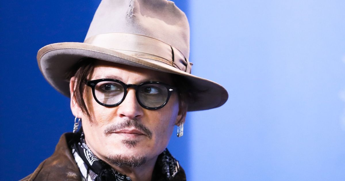 56-річний Джонні Депп завів сторінку в Instagram і заінтригував першим дописом