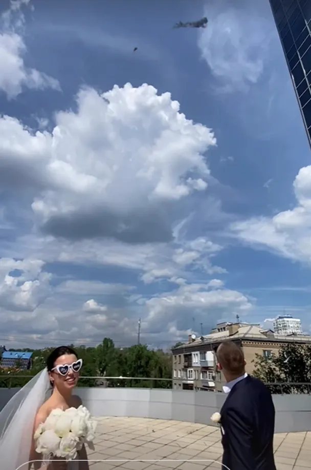 У Запоріжжі молодята фотографувалися, коли над містом збили дрон