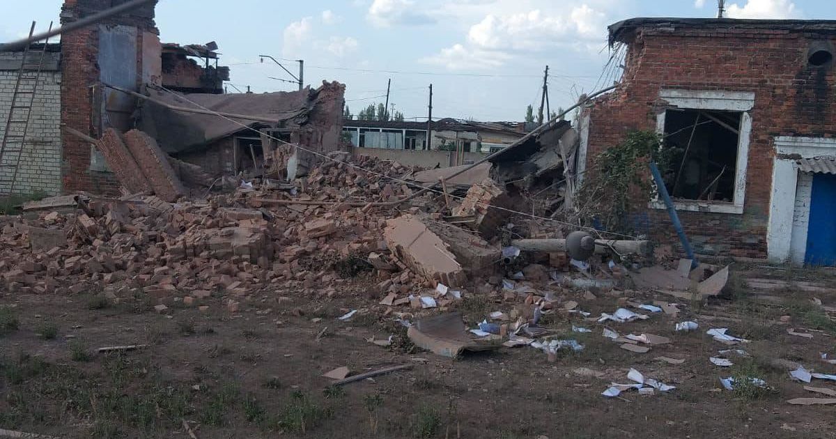 Уничтожено админздание железной дороги в Лимане/Фото: "Укрзализныця"