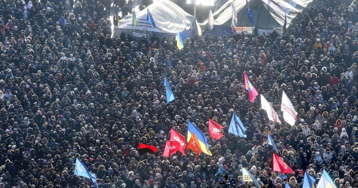 Хроніки Євромайдану. На Грушевського встановили екран, а в Москві пройшов гучний проукраїнський марш