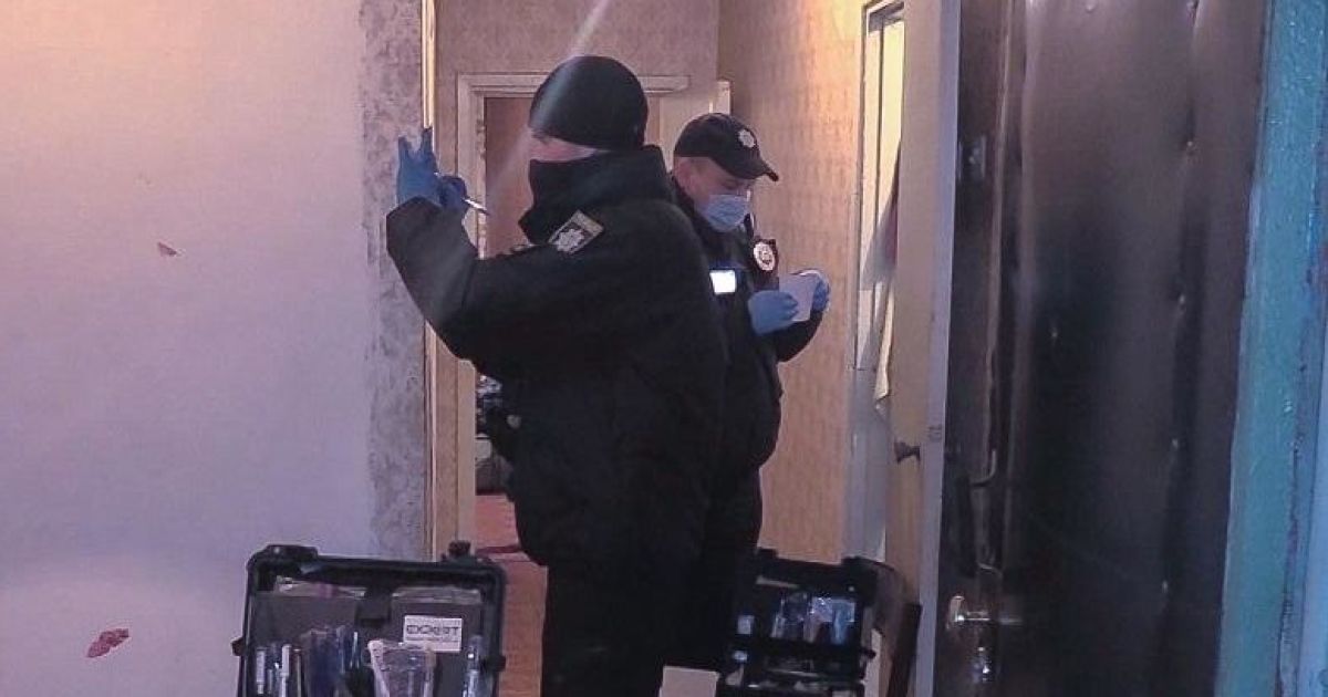 Выпрыгнул из окна и скрылся в кустах: в Киеве мужчина зарезал молодого сожителя бывшей жены