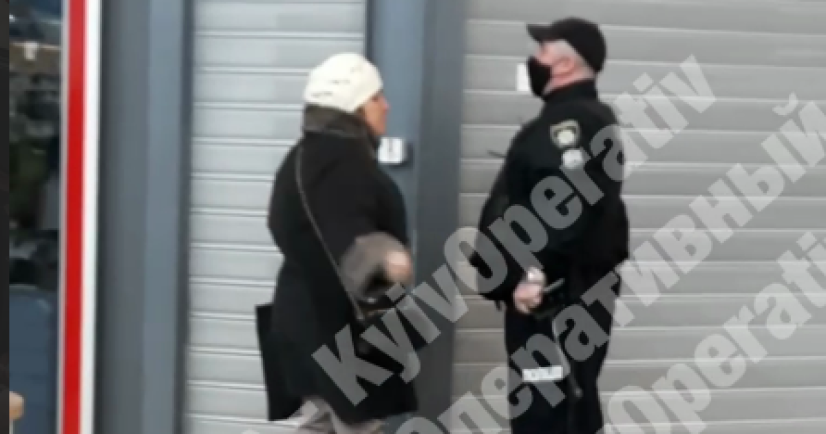 Скандал у київському супермаркеті: звільнено поліцейського, який побився з покупчинею