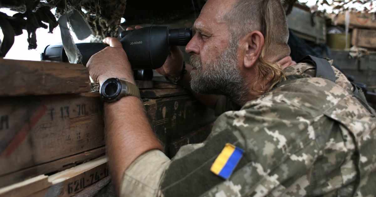 Терористи на Донбасі стріляли з гранатометів та стрілецької зброї