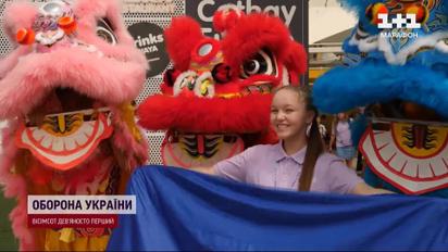 Співати про війну під синьо-жовтим прапором в Китаї! Як українська дівчинка представляє Україну!