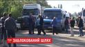 Жители Николаевщины третьи сутки блокируют движение несколькими дорогами, чтобы добиться их ремонта