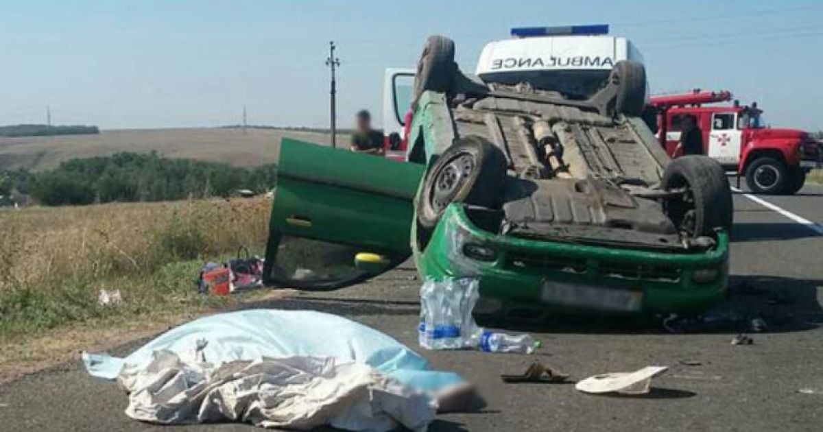 На Донетчине из-за лопнувшего колеса перевернулся Daewoo Lanos - погибли два человека