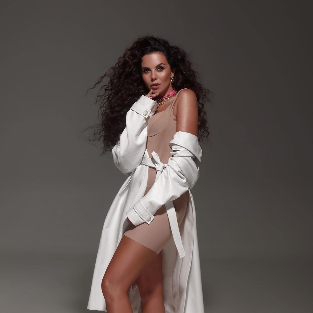 Виктория Бекхэмнің жалаңаш емшегі