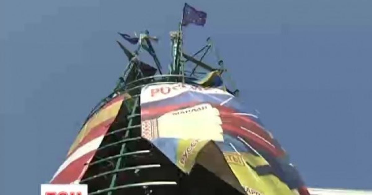 Стало известно, что произошло с елкой времен Евромайдана