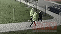 Бил ножом в спину: появилось видео, как 15-летние братья-близнецы пытались убить женщину в Ровно