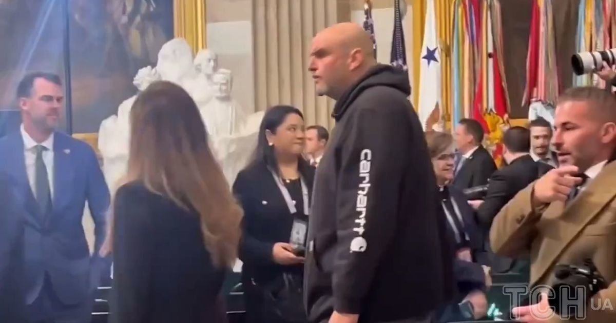 Сенатор-демократ Джон Феттерман прибыл на инаугурацию Трампа в спортивных шортах