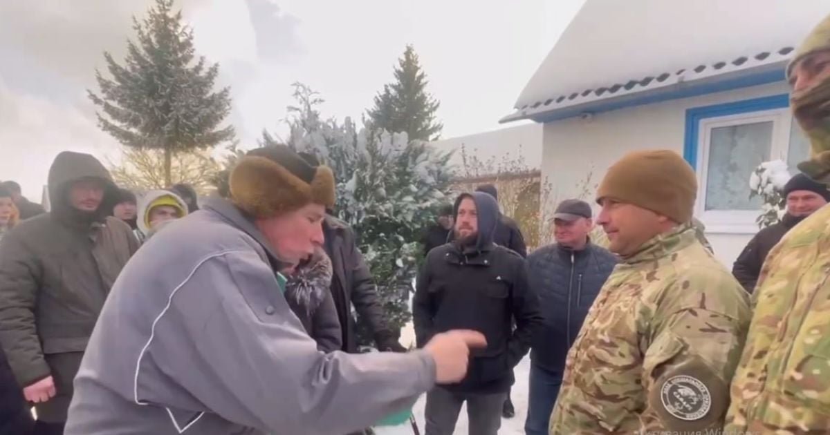 "Оккупанты, почему не на передовой": священники МП бросались на военных на Хмельнитчине (видео)