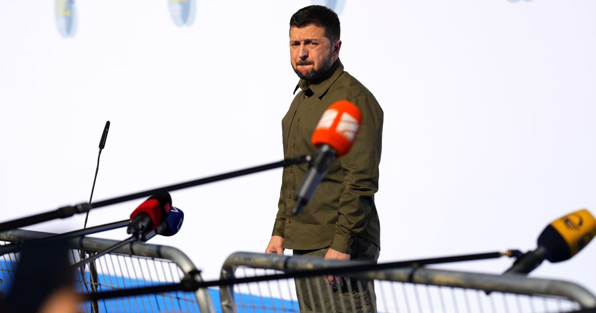Президент Украины Владимир Зеленский на саммите Европейского политического сообщества в Гранаде