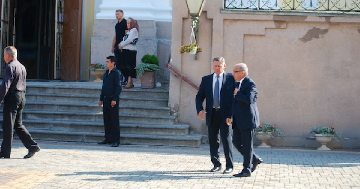 Во время панихиды по Еремееву на территории Святотроицкого собора в Луцке / © ТСН.ua
