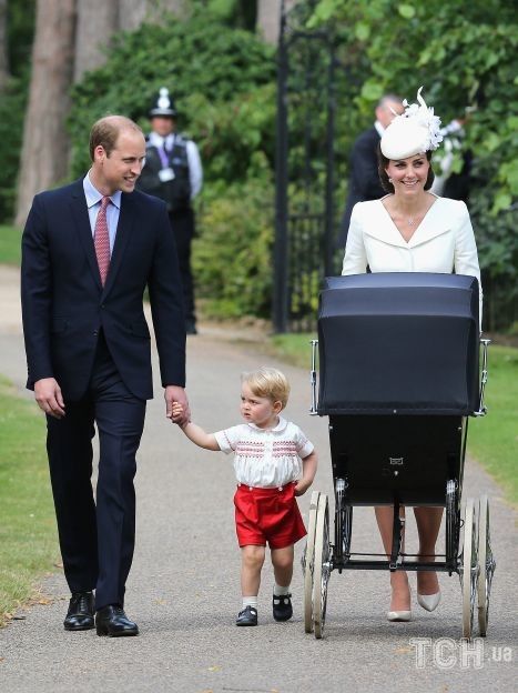 Кейт Миддлтон и принц Уильям с детьми / © Associated Press