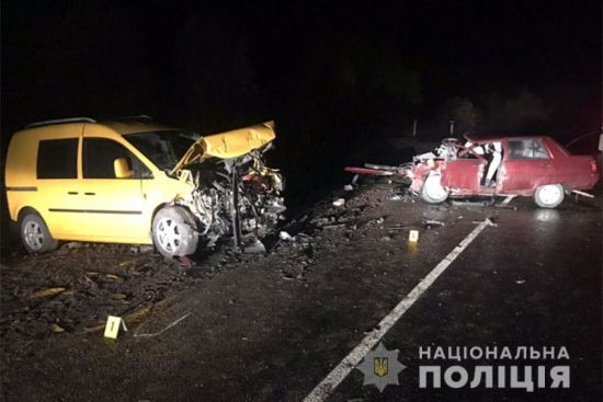 У Хмельницькій області зіткнулись два автомобілі: є загибла, багато потерпілих (фото)