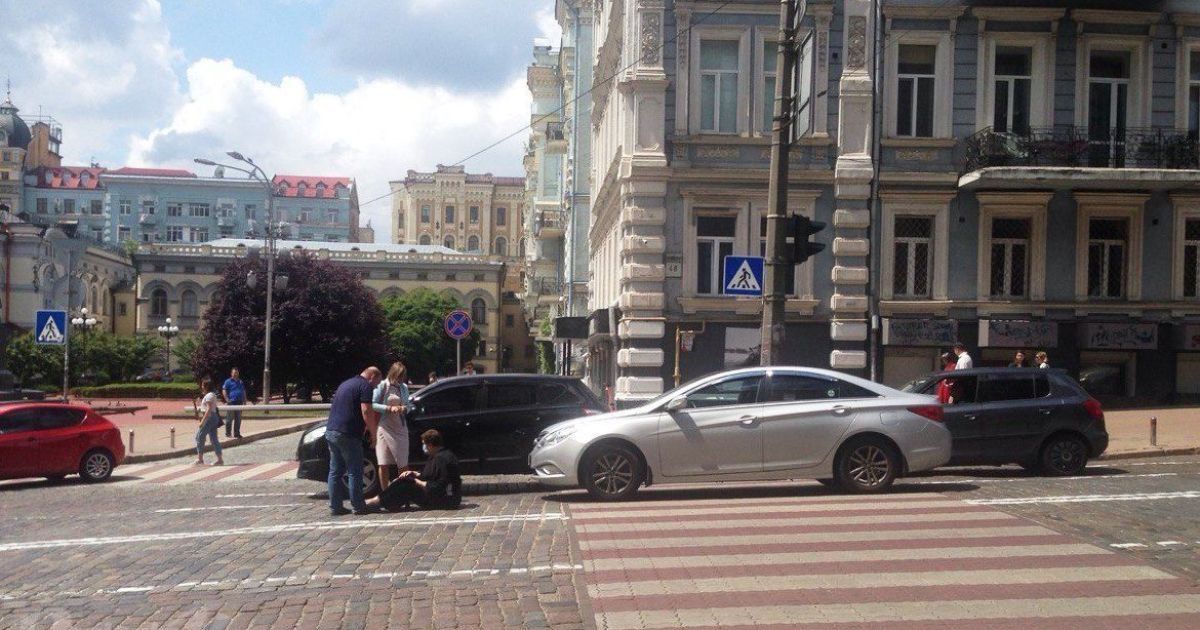У Києві біля Національної опери водій збив жінку на переході