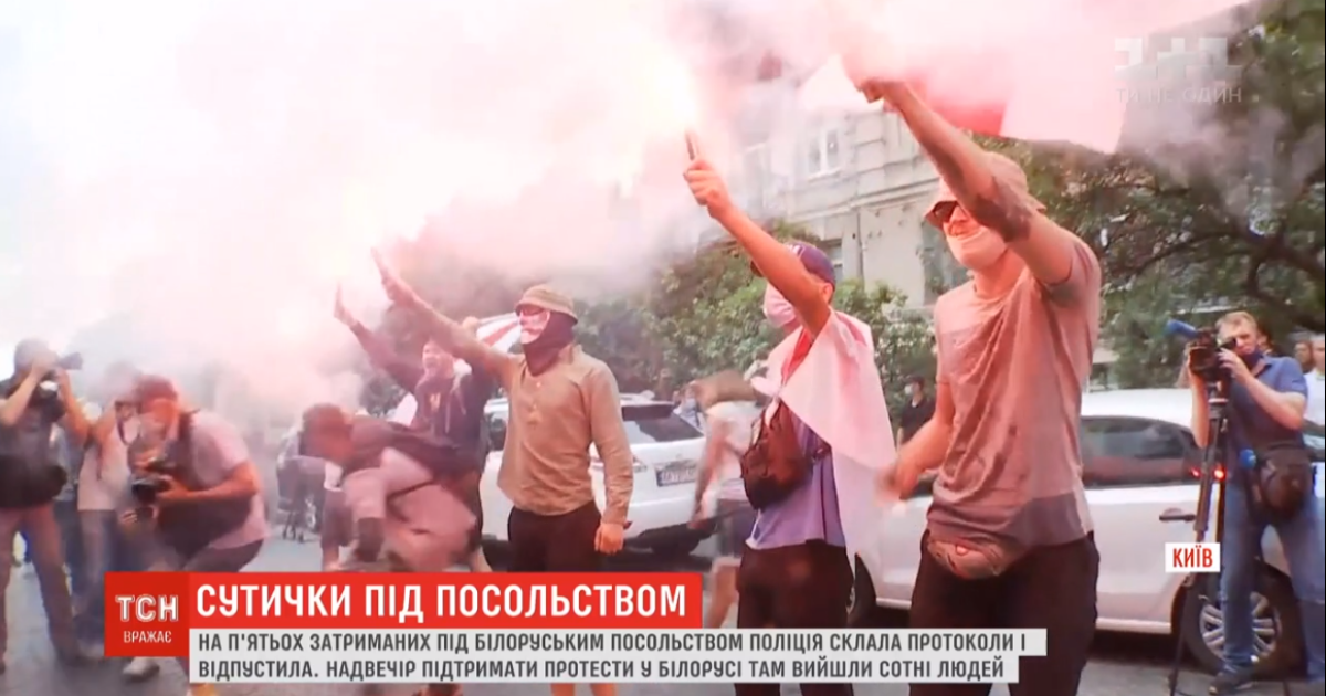 Полиция отпустила пятерых задержанных участников столкновений под посольством Беларуси в Киеве