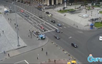 Камера зафиксировала жуткое ДТП на столичном Майдане
