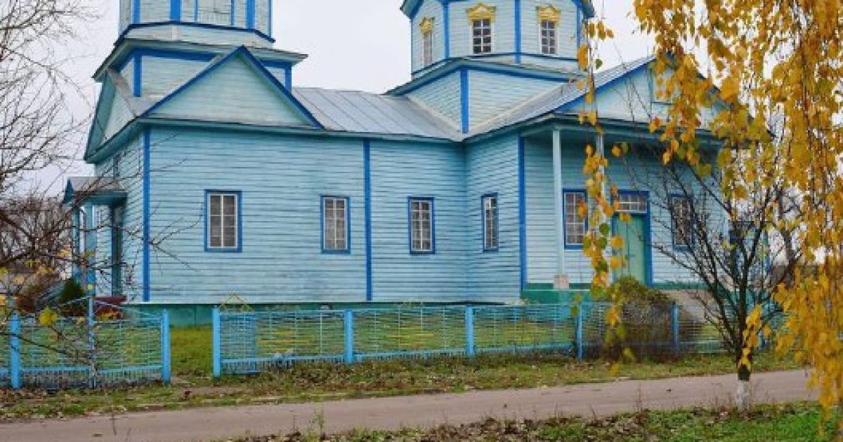На Київщині після зливи впав купол старого храму