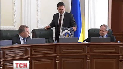 Судья Макаровского суда Владислав Оберемко скрылся в декретный отпуск