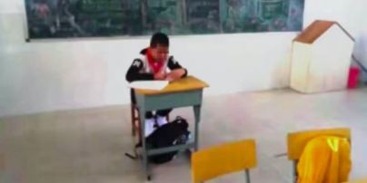 Китайский учитель унизил и отдсадил за другую парту школьника, который был болен раком