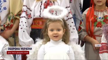 Добрые маленькие сердца: одесские колядники собирали деньги на лечение девочки