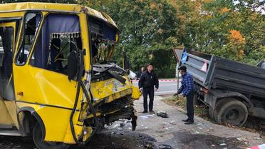 ДТП з автобусом і вантажівкою на Львівщині_01 / © ГУ НП у Львівській області