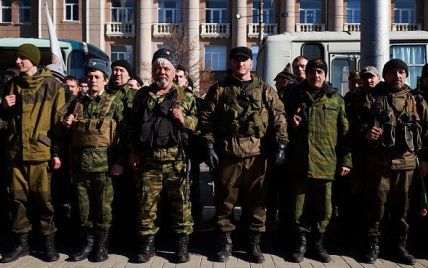 На Донбасі бойовики гатили із "забороненої" зброї, а у Пісках відбувся бій